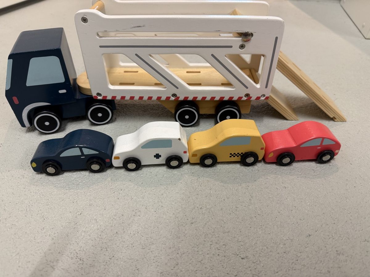 Giocattoli: Holz Autotransporter – Usato da Wangen b. Olten venduto da Thomiverkauft