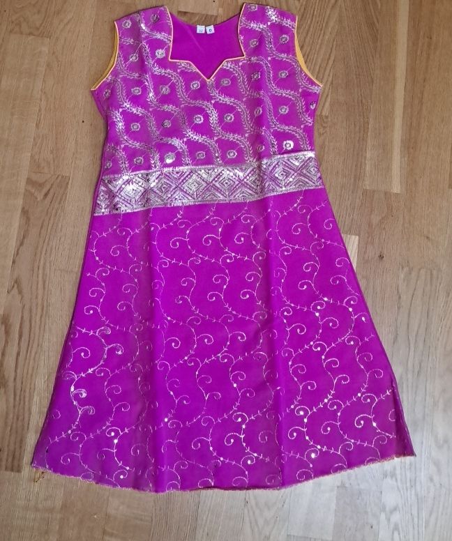 Vestiti & Gonne: Süsses Sommerkleid Mädchen Gr. 32 pink mit Silbermuster – Nuovo (secondo la descrizione) da Bern venduto da mahilini
