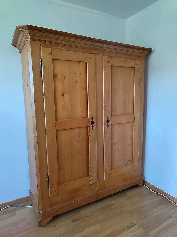 Schränke: Schöner Holzschrank – Gebraucht aus Zürich von sil_2ygd 1
