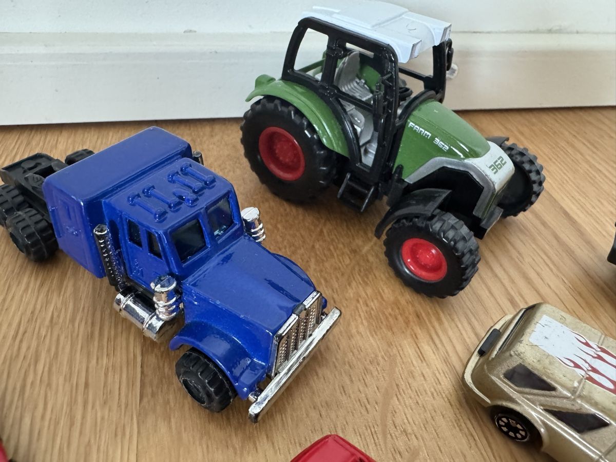 Giocattoli: Spielzeugautos Set diverse Marken  – Usato da Zürich venduto da wtpooh 4