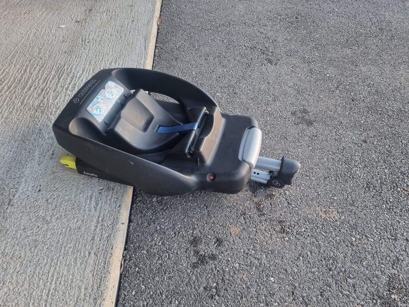 Maxi-Cosi Auto-Kindersitze: Maxi Cosi EasyFix Basis-Station – Gebraucht aus Reichenbach im Kandertal von zeh_m5wg