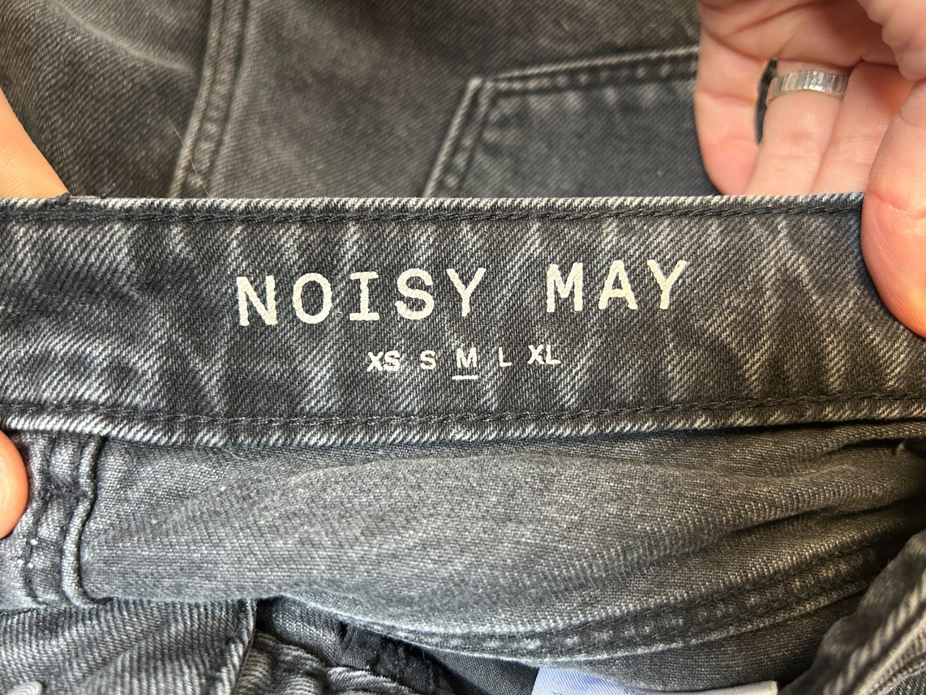 Jeans: Short en jean noir – Usato da Soyhières venduto da Maponos 2