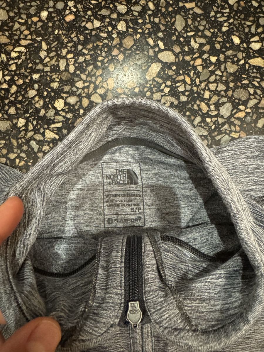 North Face Tops: North face long sleeve sweater size small – Gebraucht aus Zürich von gva_r9gs 2