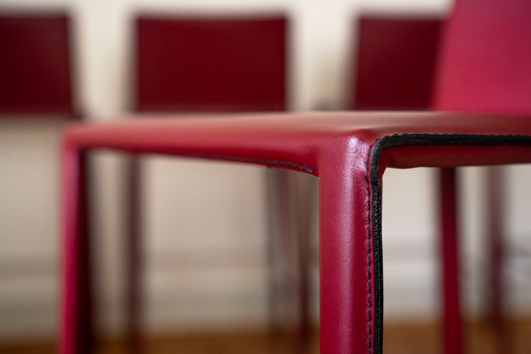 Arper Hocker: Barhocker Echtleder Burgunderrot Arper – Gebraucht aus Riehen von eho_r2m6 3