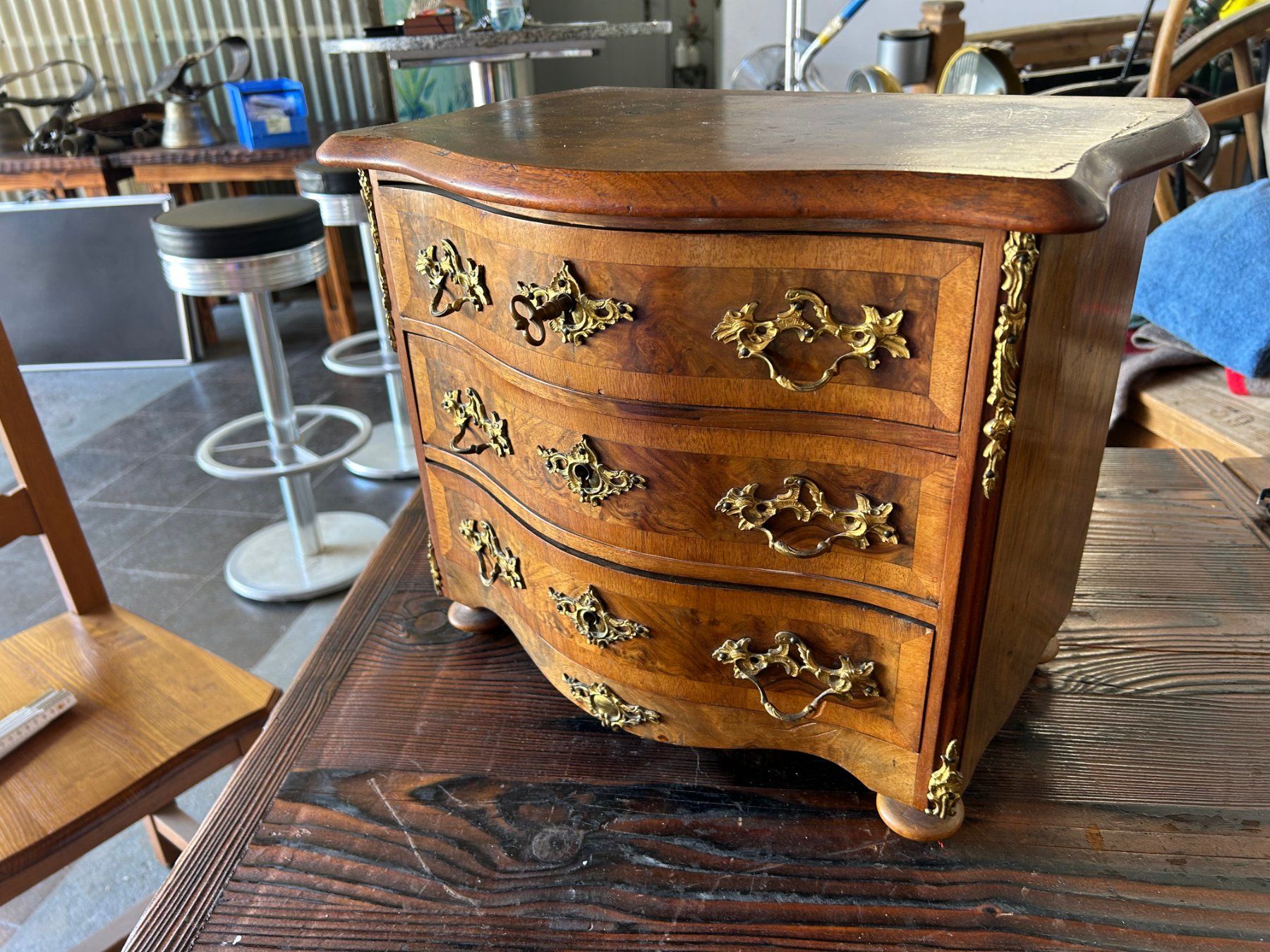 Kommoden: Wundervolle Louis XV Barock Modellkommode – Gebraucht aus Sugiez von brockicenter