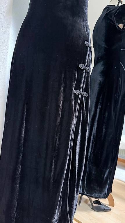 Vestiti: MANGO Samtkleid Schwarz Gr. M  Neu mit Etikett – Nuovo e nell'imballaggio originale da Pfungen venduto da olg_f8vp 2