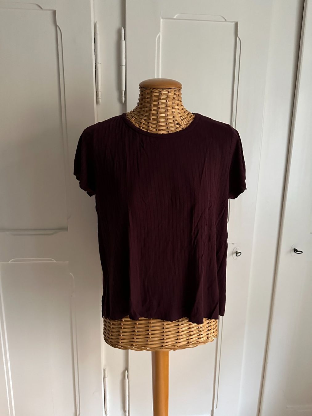 Pull&Bear T-shirt: PULL & BEAR - T-Shirt brombeere M – Usato da Zürich venduto da Diazaio