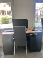 Schwarzer Schreibtisch mit Holzplatte - sehr gut erhalten