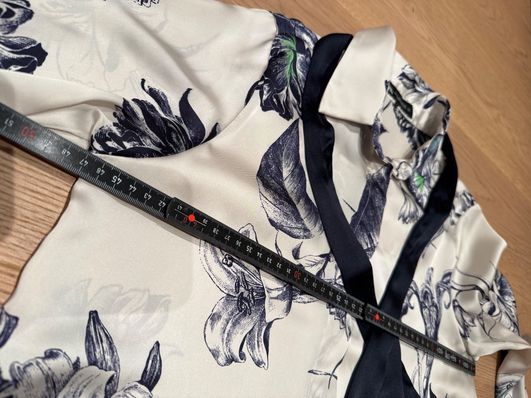 Zara Camicette: Zara Bluse XS mit Blumenmuster – Usato da Richterswil venduto da KAYLEIGH_77 4