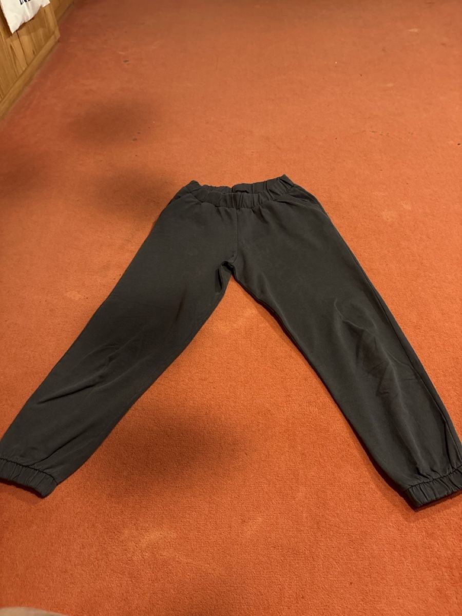 Only Pantalons: Schwarze Trainerhosen – D'occasion à Affoltern am Albis par tam_5vn5