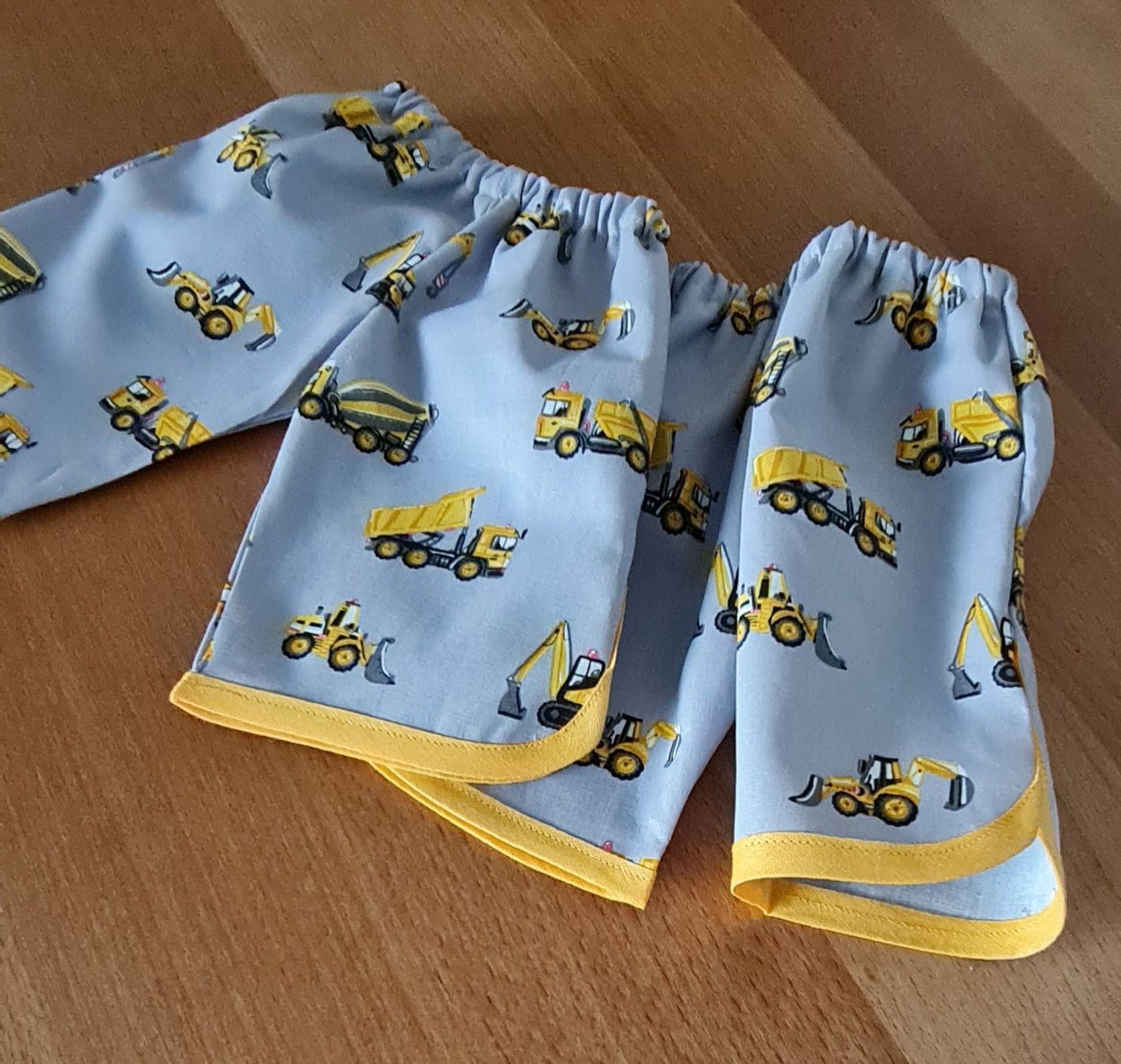 Puppen: Hösli gr 40-43 – Neu (gemäss Beschreibung) aus Muttenz von Moner 4