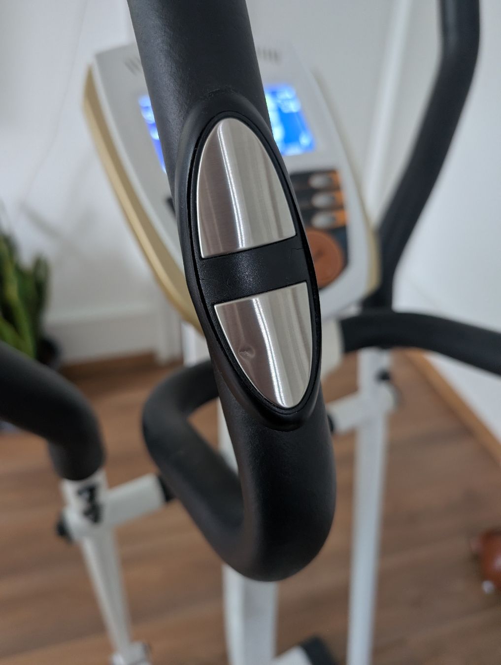 Hometrainer: Home-Crosstrainer mit 12 Programmen und Puls Kontrolle – Usato da Basel venduto da ste_7xq6 3