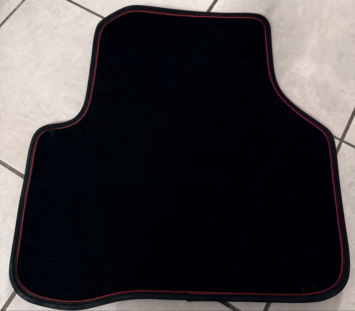 Tappeti & Tappetini: VW Passat B6/B7 Teppich Satz – Usato da Basel venduto da Nikola004 3