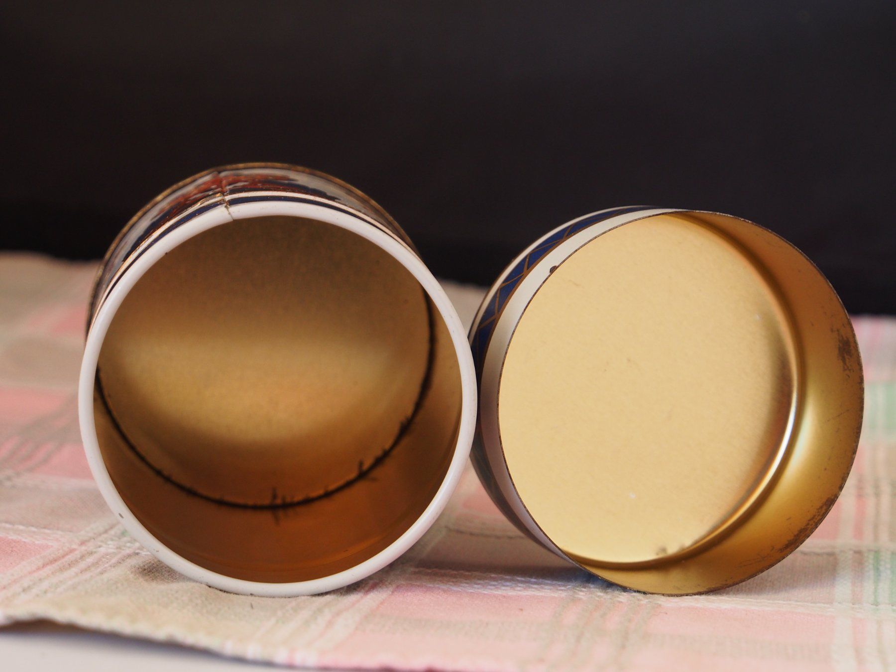 Barattoli: Boite en fer blanc décorée vintage Bäseli? – Usato da Ovronnaz venduto da Etagne68 3