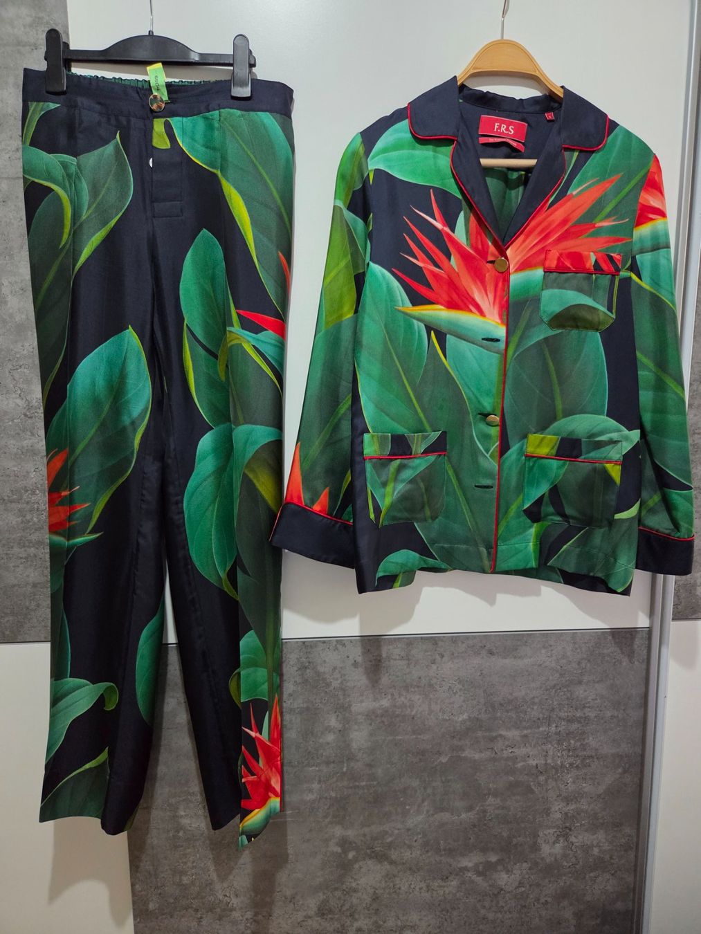 Negligees & Pigiami: For Restless Sleepers Seiden Pyjama, Gr. S – Usato da Luzern venduto da Gabriella1011
