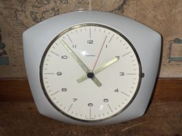 Original Vintage Junghans Quarz Wanduhr aus 70'er 
