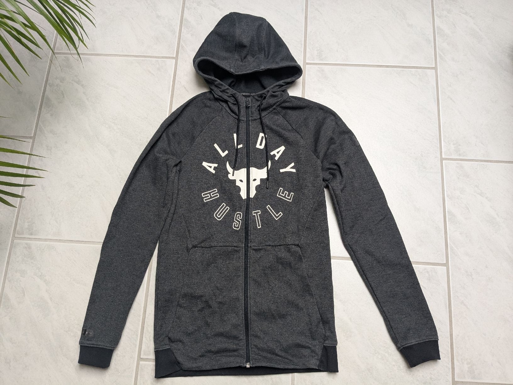 Under Armour Giacche: Under Armour The Rock – Usato da Küssnacht am Rigi venduto da schweizerrose 1