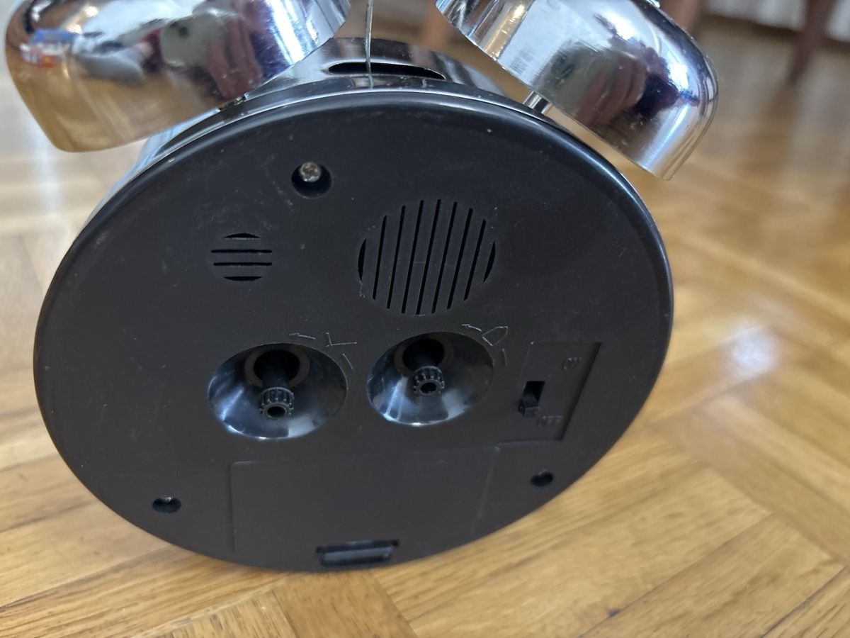 Sveglie: Schweizer Wecker im Vintage-Stil mit Schweizerkreuz! – Usato da Kriens venduto da mir_v8ww 1