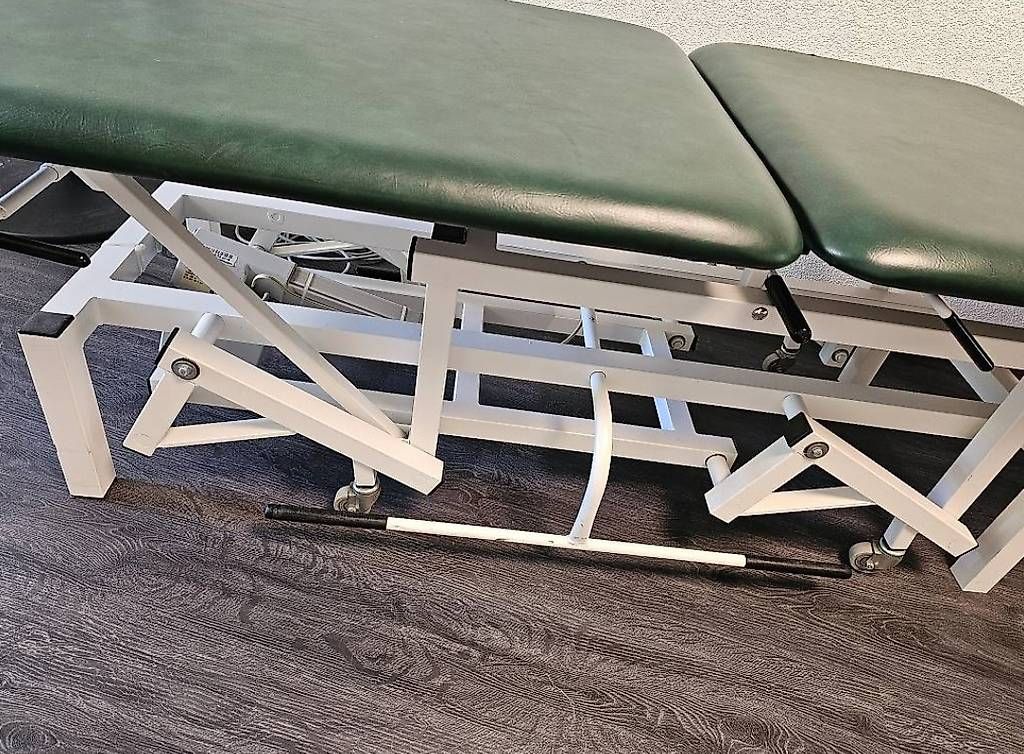 Kosmetik-& Massageliegen: Elektrische Massageliege – Gebraucht aus Neuenegg von mak_rq67 1