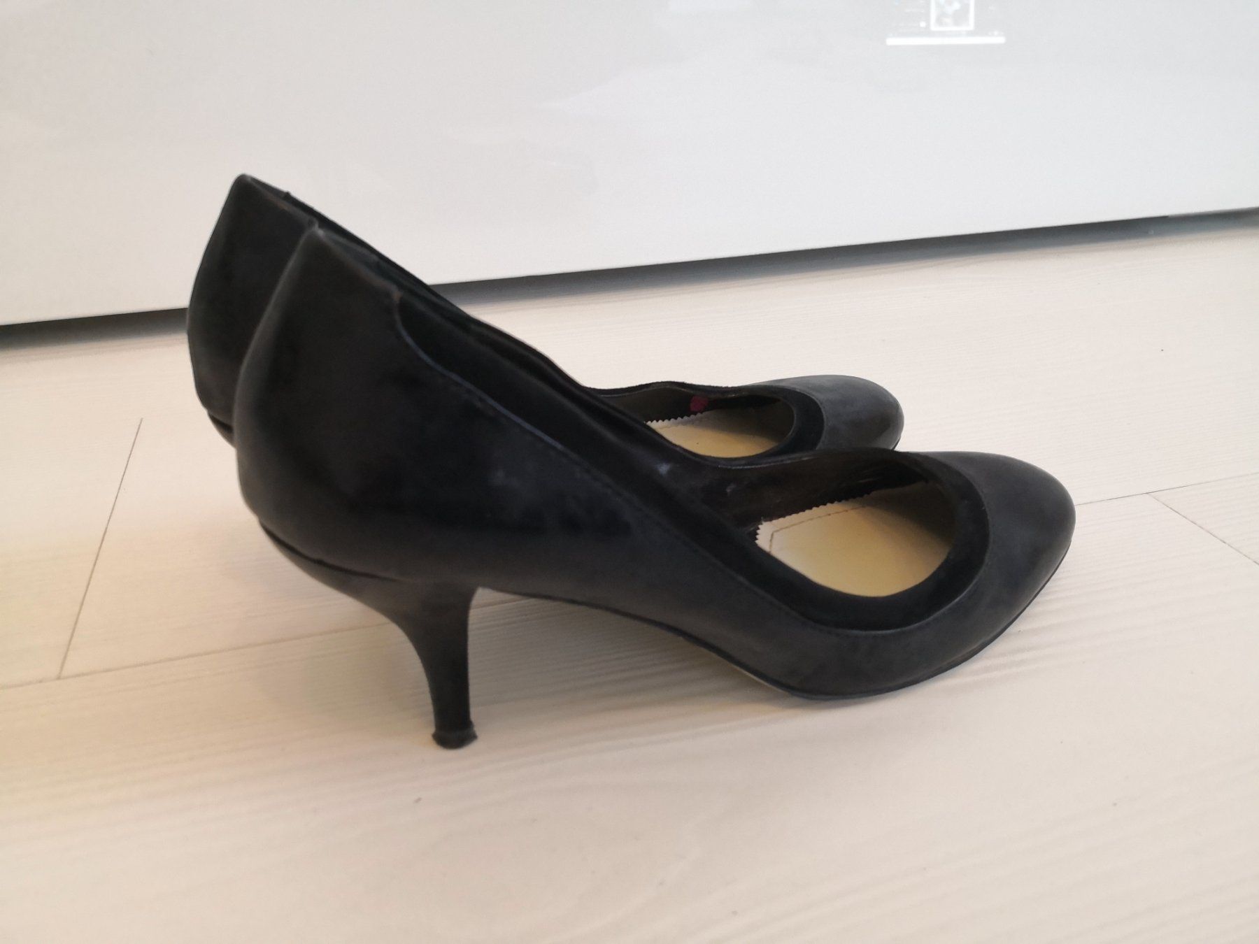 Mango Damenschuhe: 🤩MANGO LACK-PUMPS-SCHUHE, SCHWARZ – Gebraucht aus Olten von Naja-Twins-Twins 7