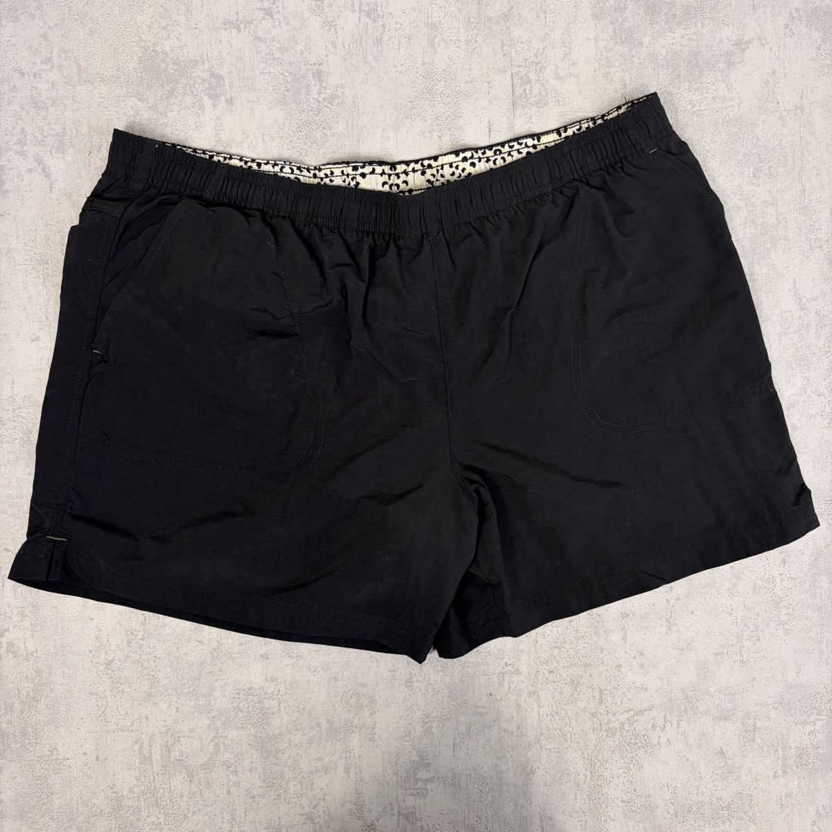 Columbia Pantaloni: Shorts Columbia noir - Taille L – Nuovo (secondo la descrizione) da Neuchâtel venduto da aliceguins