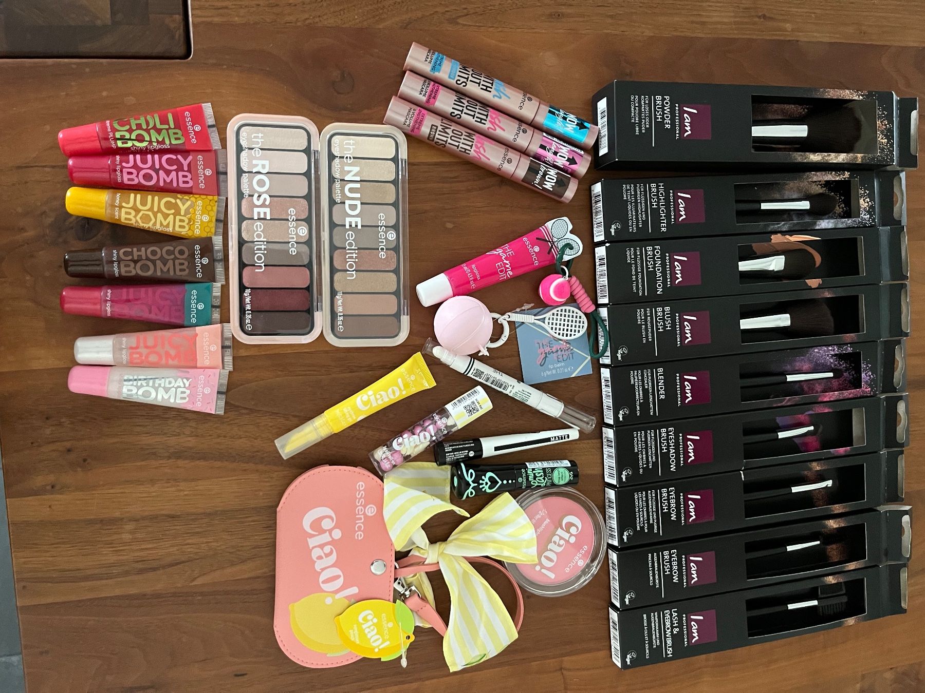 Make-up: Essence Beautyset plus Pinsel – Nuovo e nell'imballaggio originale da Metzerlen venduto da DG71