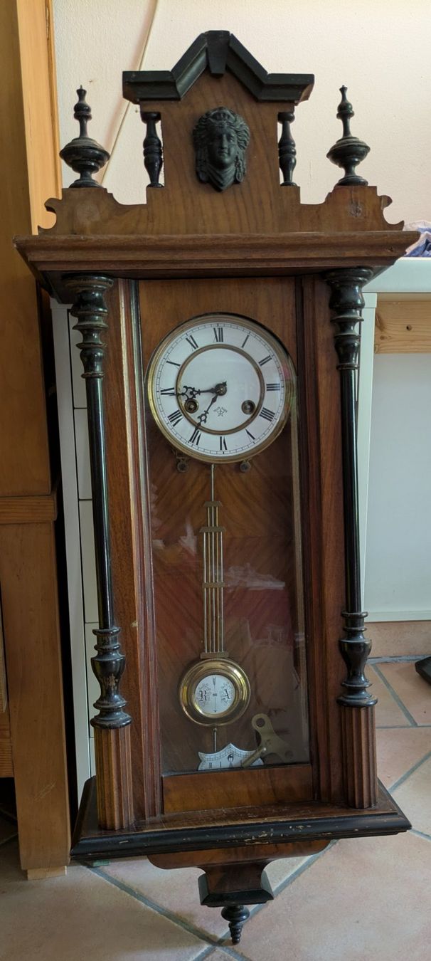 Stand- & Wanduhren: Alte Pendule/Wanduhr – Defekt aus Ligornetto von Ligornetto