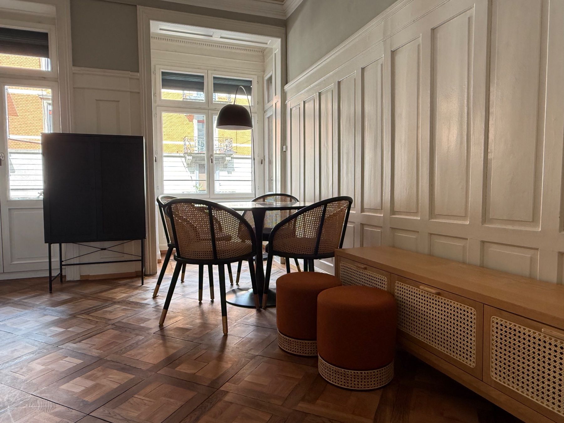 Set di tavolo e panche: Gesamtes Wohnzimmer – Usato da ZÜRICH venduto da Soraone1 1