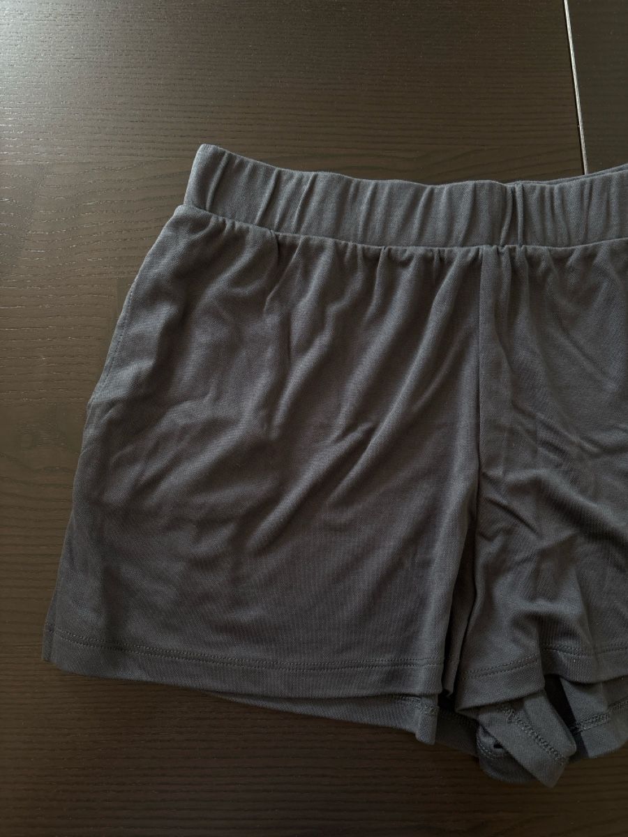 Pantalons: Graue/anthrazit Shorts, Grösse L, neu – Neuf (Voir description) à Adliswil par ninotschka7 1