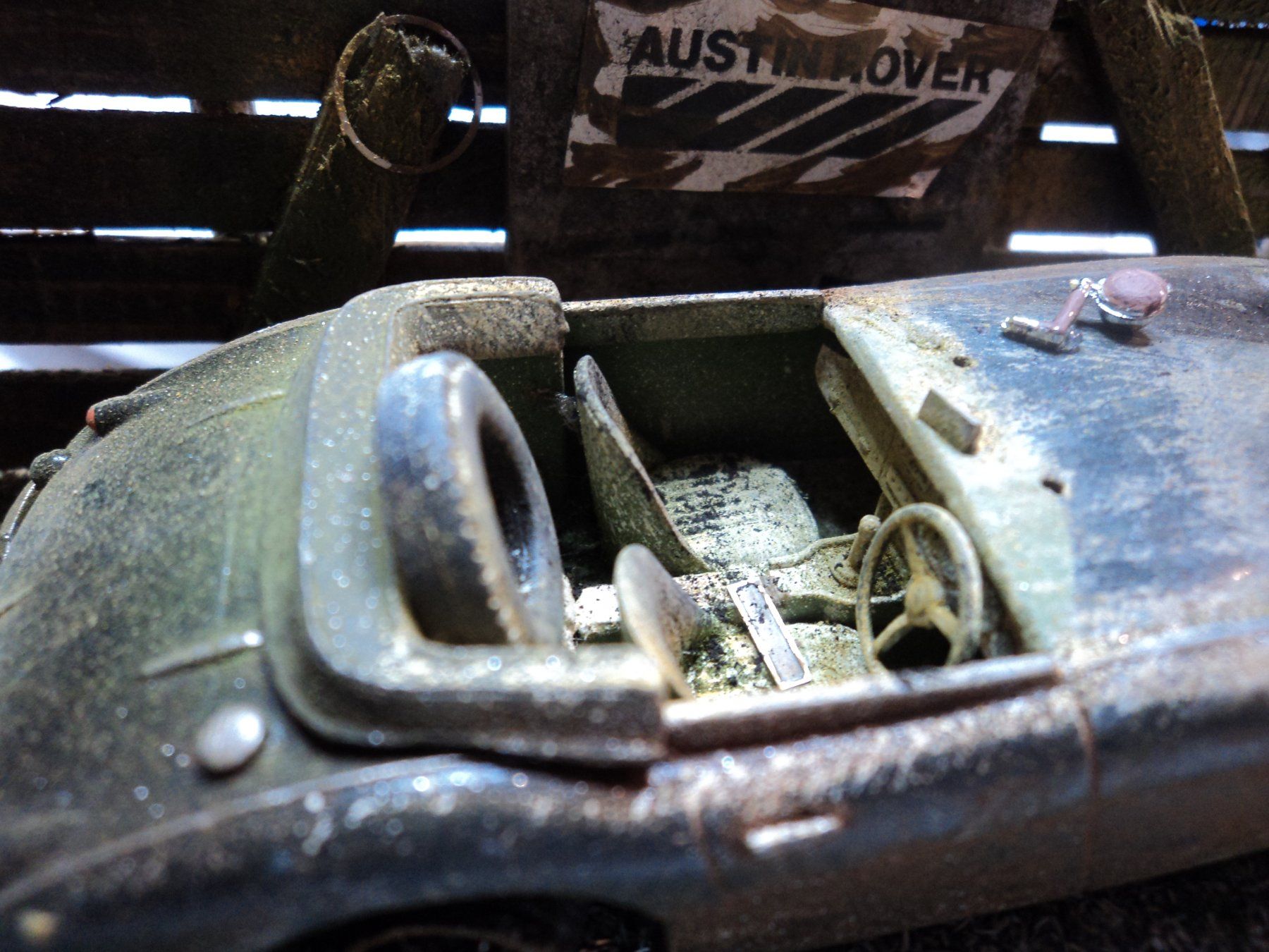 Modellautos: Austin Healey 3000 1/43 Diorama Hinterhof – Gebraucht aus Schwarzenburg von modelCARama 4