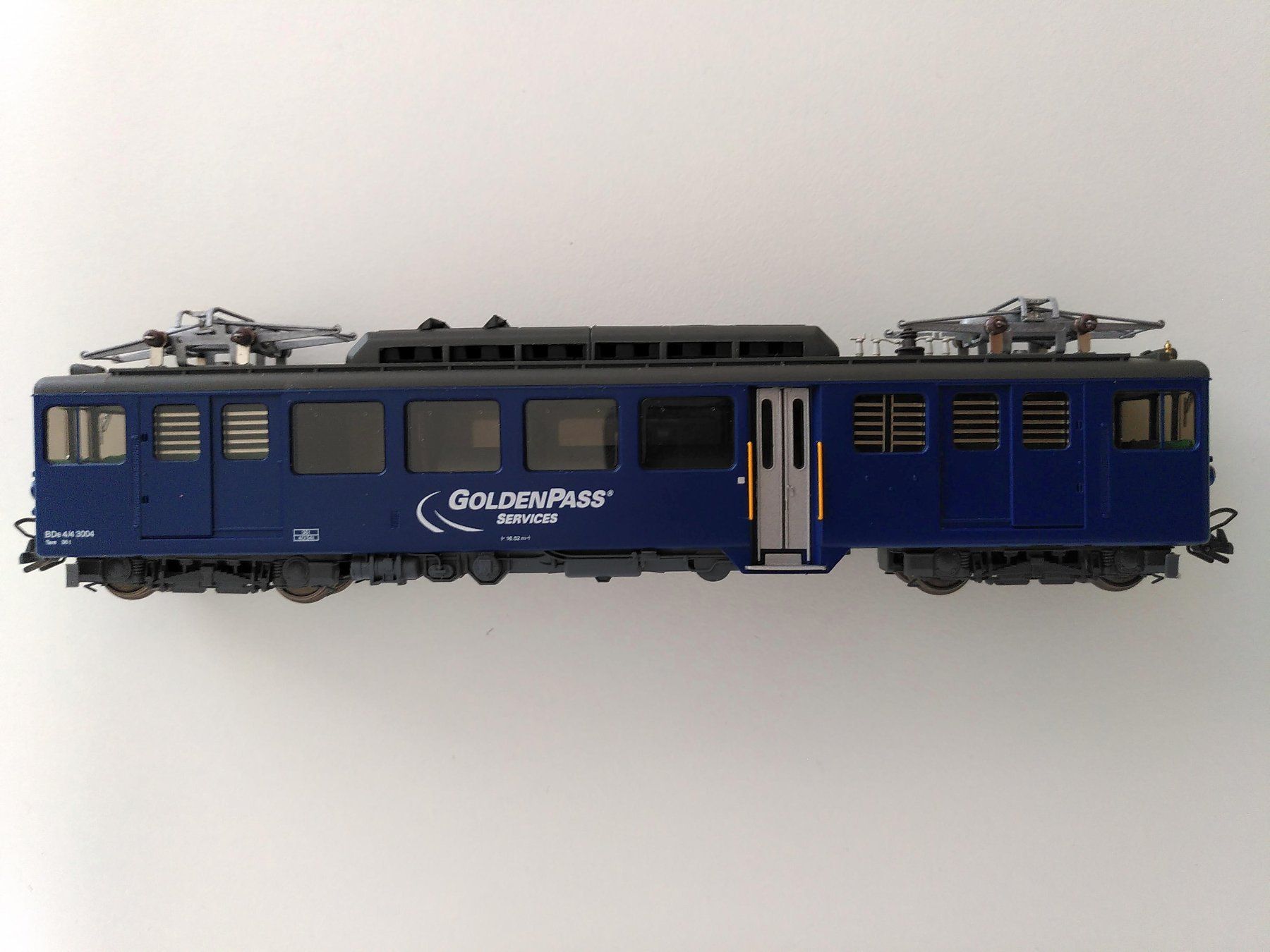Bemo Modelleisenbahnen: Bemo MOB Triebwagen BDe 4/4 3004 GoldenPass Services H0m – Gebraucht aus Naters von Luca099 3
