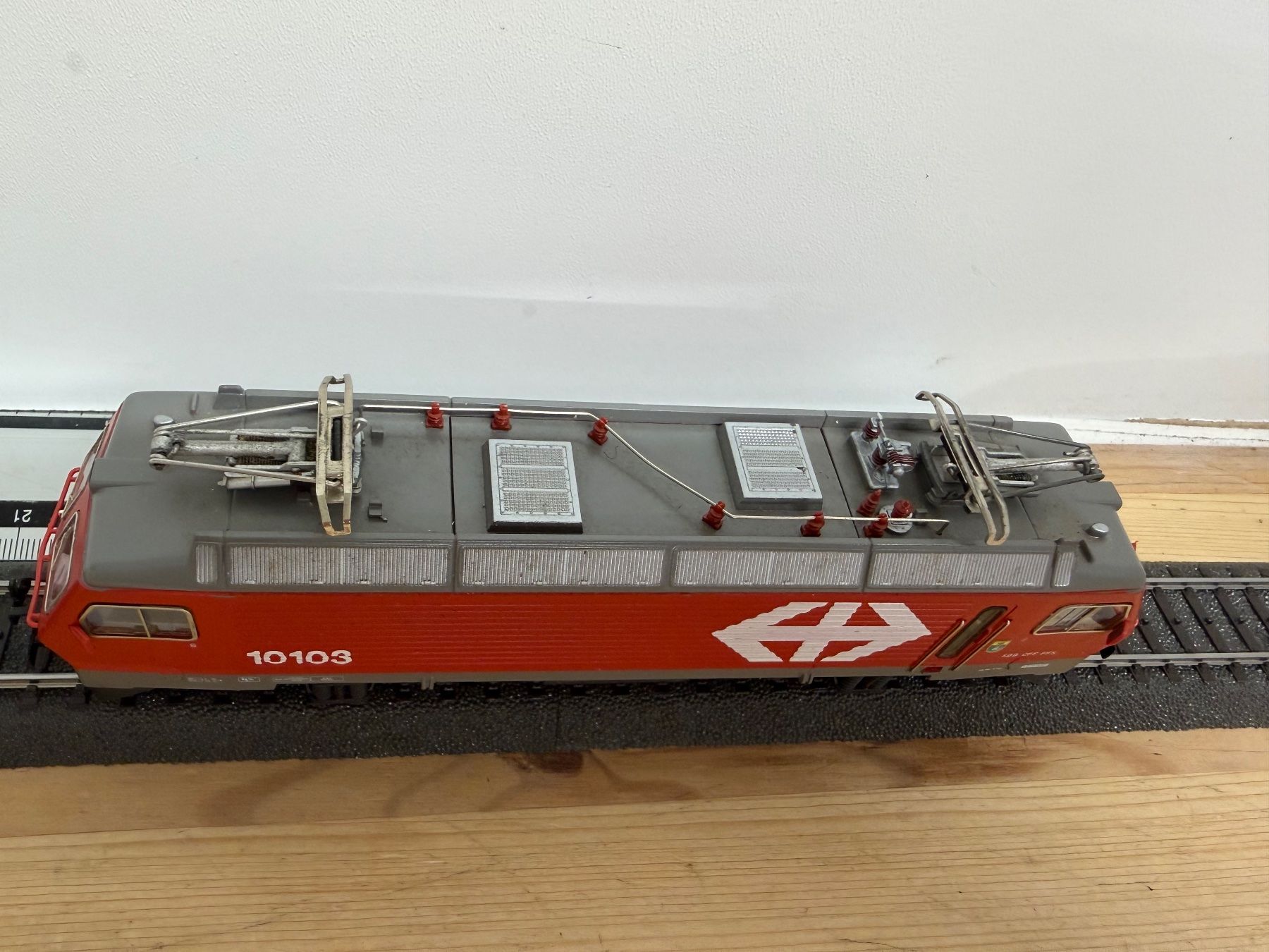 Märklin Modellini di ferrovie: Märklin 3328 E-Lok SBB Re 4/4 IV – Usato da Büsserach venduto da ModellbahnDepot 5