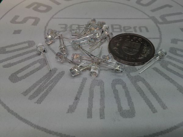 Componenti elettronici: Flachkopf-LED 5mm, 50Stk klar/blau – Nuovo (secondo la descrizione) da Luzern venduto da Salefactory 1