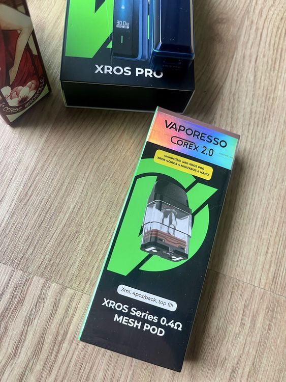 Vaporesso Xros Pro bleu avec pods et e-liquide 0mg (Neu (gemäss ...