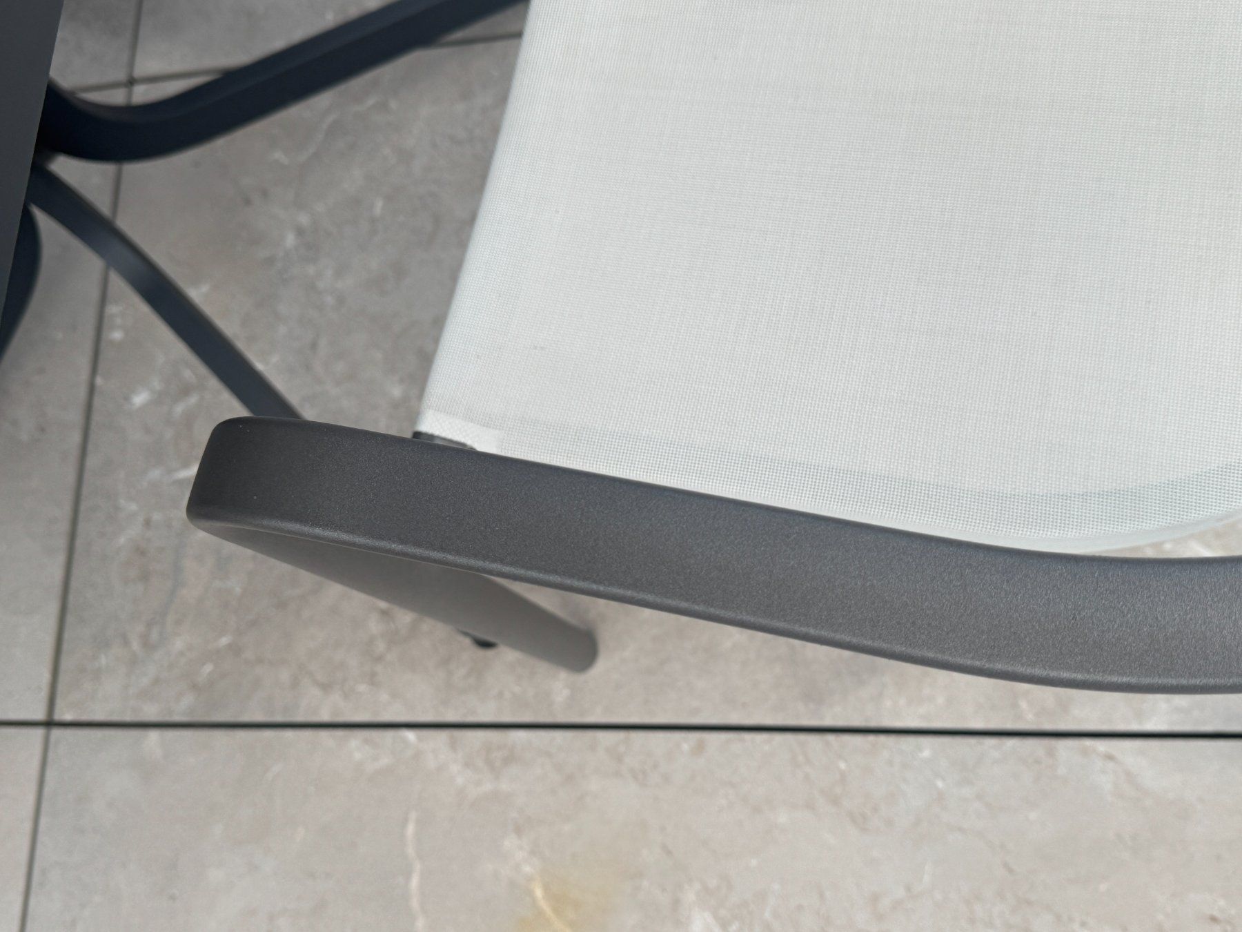 Pfister Set di tavolo e panche: Table de jardin carrée anthracite + 2 chaises grises. – Usato da Genève venduto da eod_88k6 3