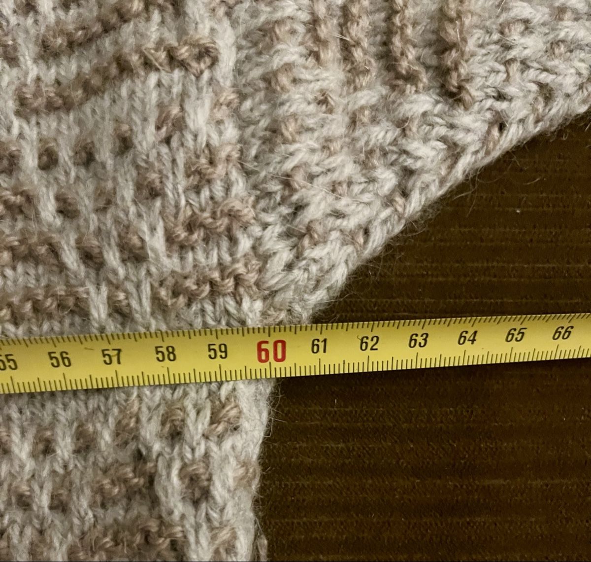 Maglioni & Felpe: Exklusiver Handgestrickter Wollpullover – Unikat – Usato da Zürich venduto da Hypera 5