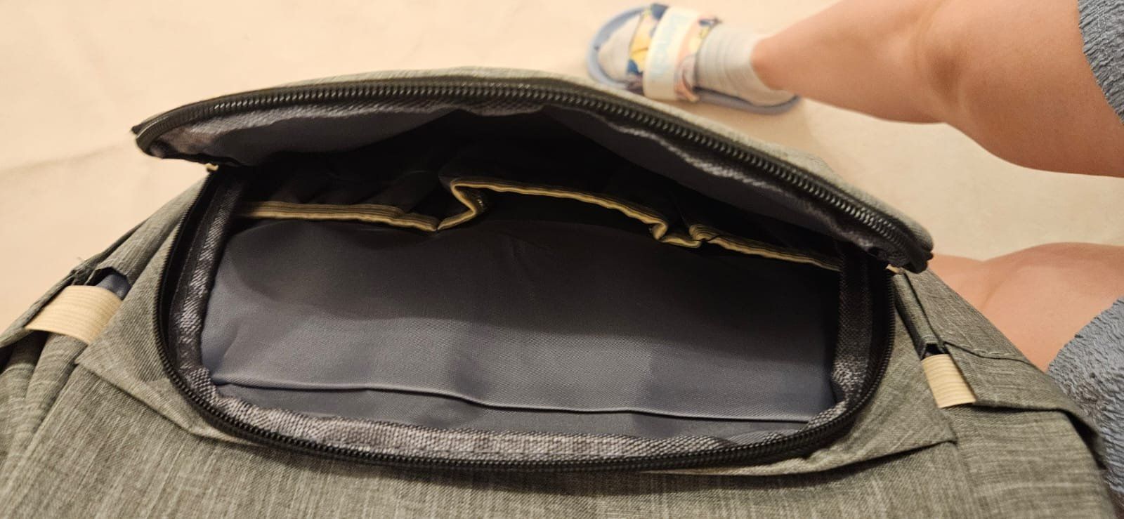 Sacs & sacs à dos: Wickeltasche Rucksack Grau Beige neu – D'occasion à Benglen par Zaks1984 4