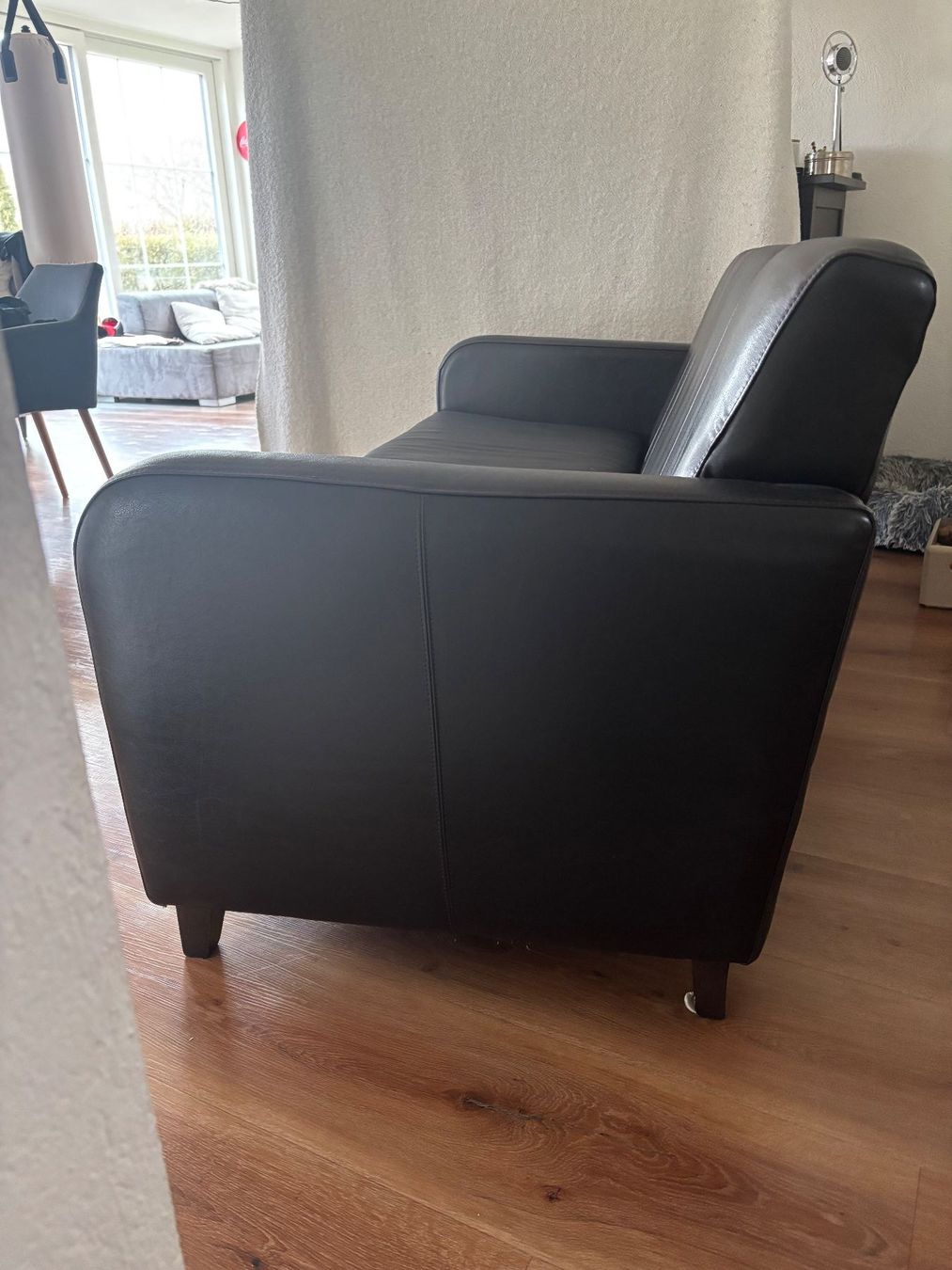 Sofas: Dunkelbraunes Ledersofa – Gebraucht aus Bülach von Sonnyundcher 4