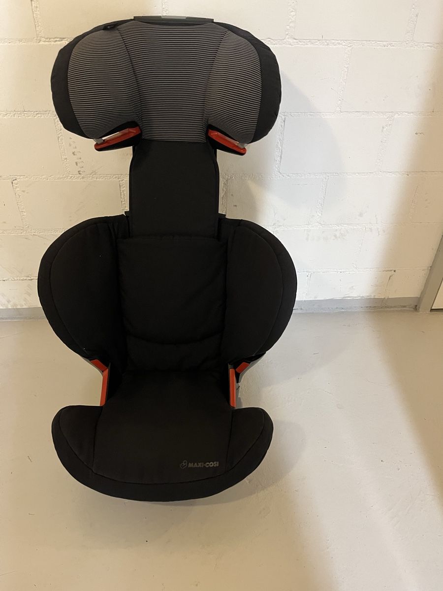 Maxi-Cosi Sièges auto: Maxi-Cosi Kindersitz – D'occasion à Bonstetten par nasilu55