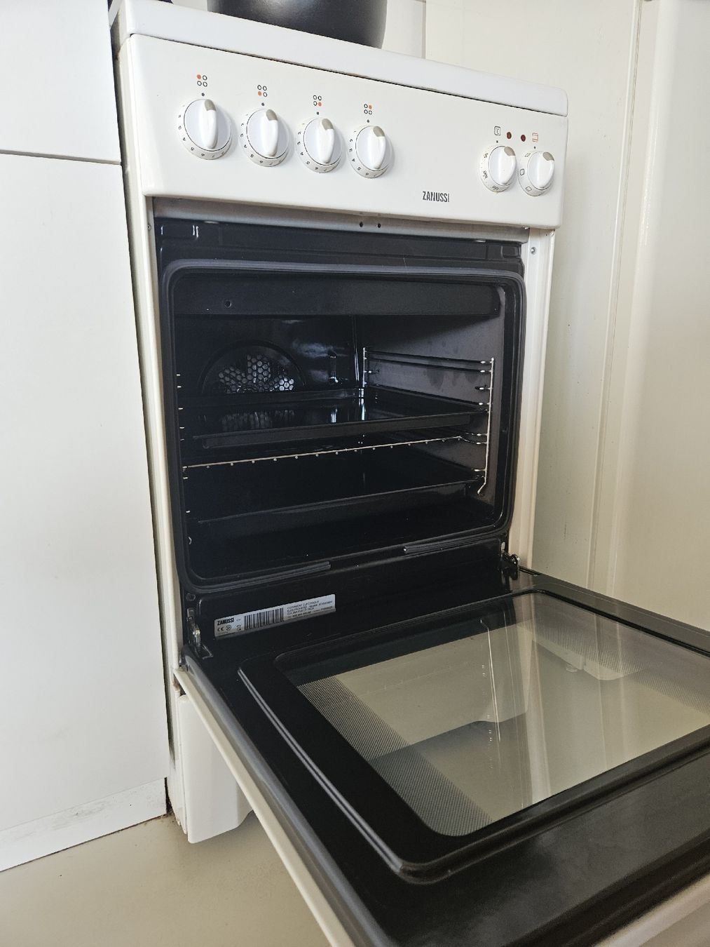 Cucine: Cuisinière Zanussi électrique blanc état d'usage – Usato da Carouge GE venduto da cla_qhs6 2