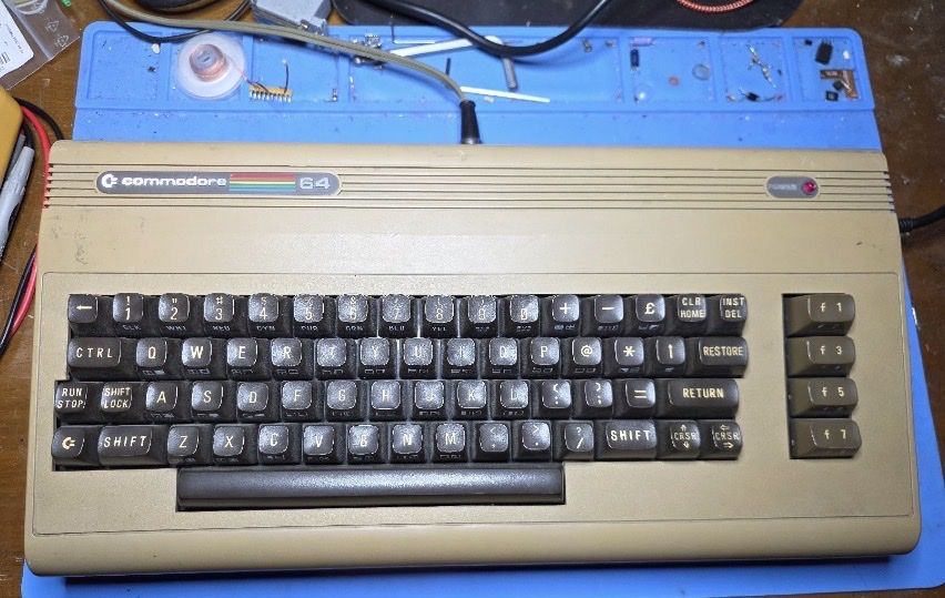 Commodore PCs: Commodore 64 – D'occasion à Onex par kar_7dth