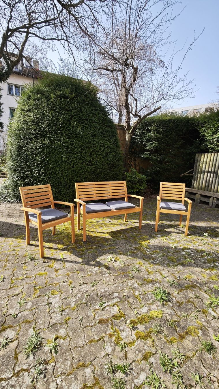 Set di tavolo e panche: Gartenmöbel – Usato da Bern venduto da M.Boyisir