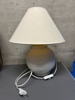 Lampada da comodino con paralume