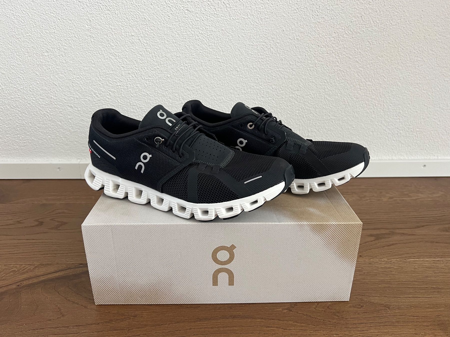 Scarpe da uomo: On Cloud 5 Men Shoes size 43 Black & White – Nuovo (secondo la descrizione) da Urdorf venduto da karol.muszkiewicz