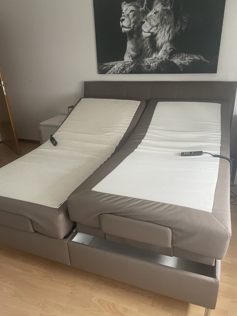 Lits: Boxspringbett elektrisch verstellbar – D'occasion à Schmerikon par Alex.Pal 6