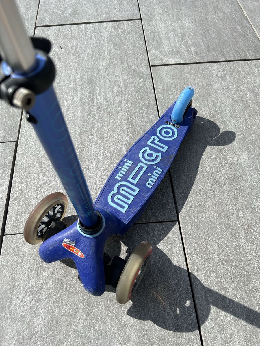 Micro Kickboard: Kinderroller Mini Micro blau gebraucht – D'occasion à Oberlunkhofen par doktor1313 1