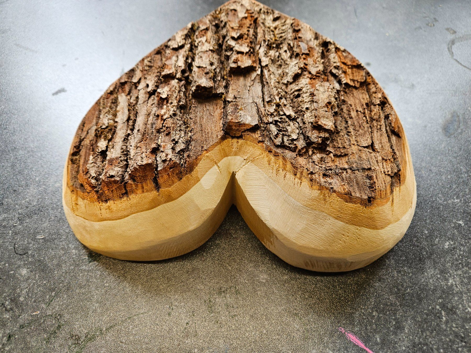 Tutte le decorazioni: Linden Holz Dekoherzen mit Rinde – Nuovo (secondo la descrizione) da Schangnau venduto da Egliholzbildhauerei 2
