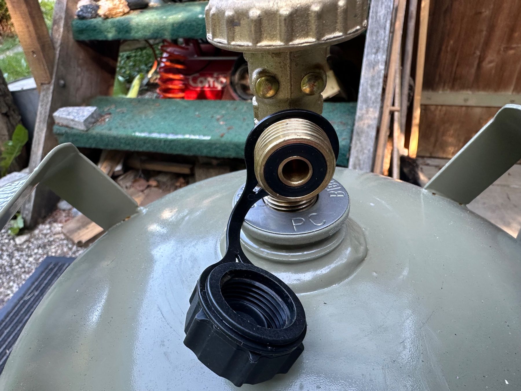 Apparecchiature e tecnologia a gas: 2x 11kg Propan Gasflasche mit deutschem Ventil – Usato da Muenchenstein venduto da Holiduli 3