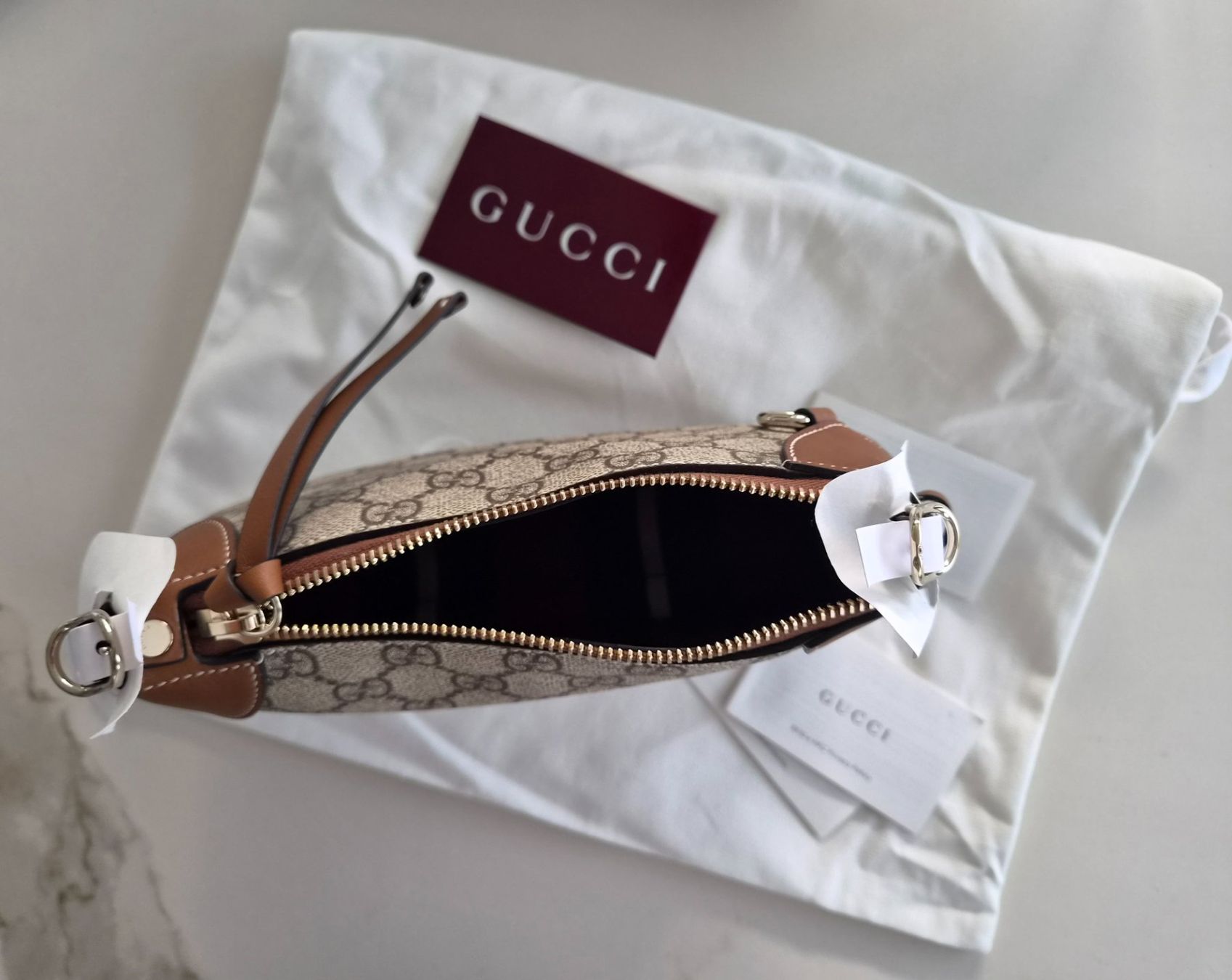 Gucci Borse da donna: New !  Gucci Emblem Shoulder Bag – Nuovo e nell'imballaggio originale da Oberrohrdorf venduto da RosePourpre 5