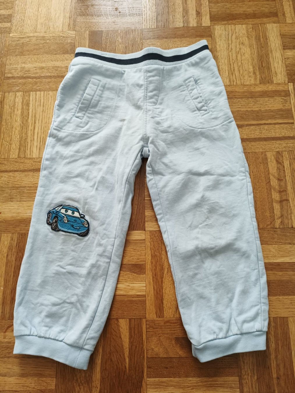 C&A Pantaloni: C&A Sweat Hose Gr 92 Kinder hellblau Auto-Motiv – Usato da Oberhofen Thun'see venduto da cri_6md2